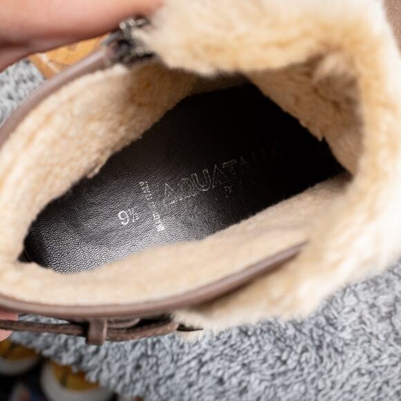 $450 AQUATALIA Cameron WATERPROOF Faux-fur-trimmed Suede WEDGE BOOTIE 9.5 (X10) - Picture 5 of 6